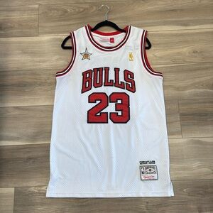 Mitchell & Ness Men’s Michael Jordan Chicago Bulls Jersey